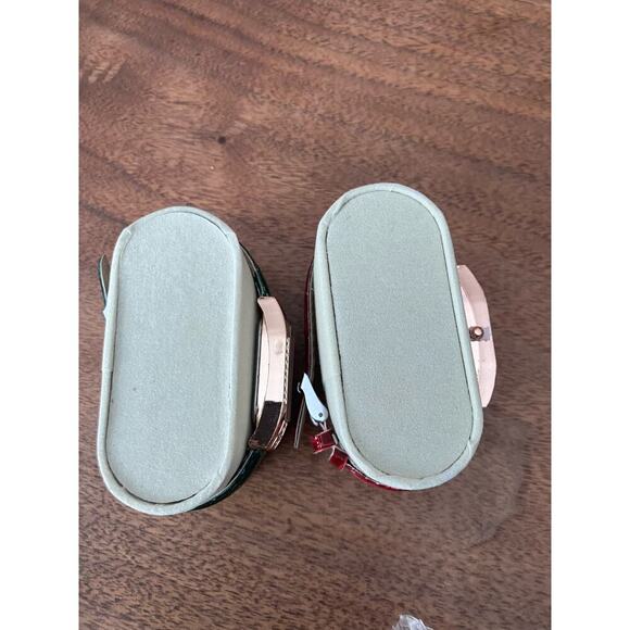 Fashion Watches Red, Green, Gold Tone, Christmas, Holiday, Winter, New, Unused - Picture 3 of 4